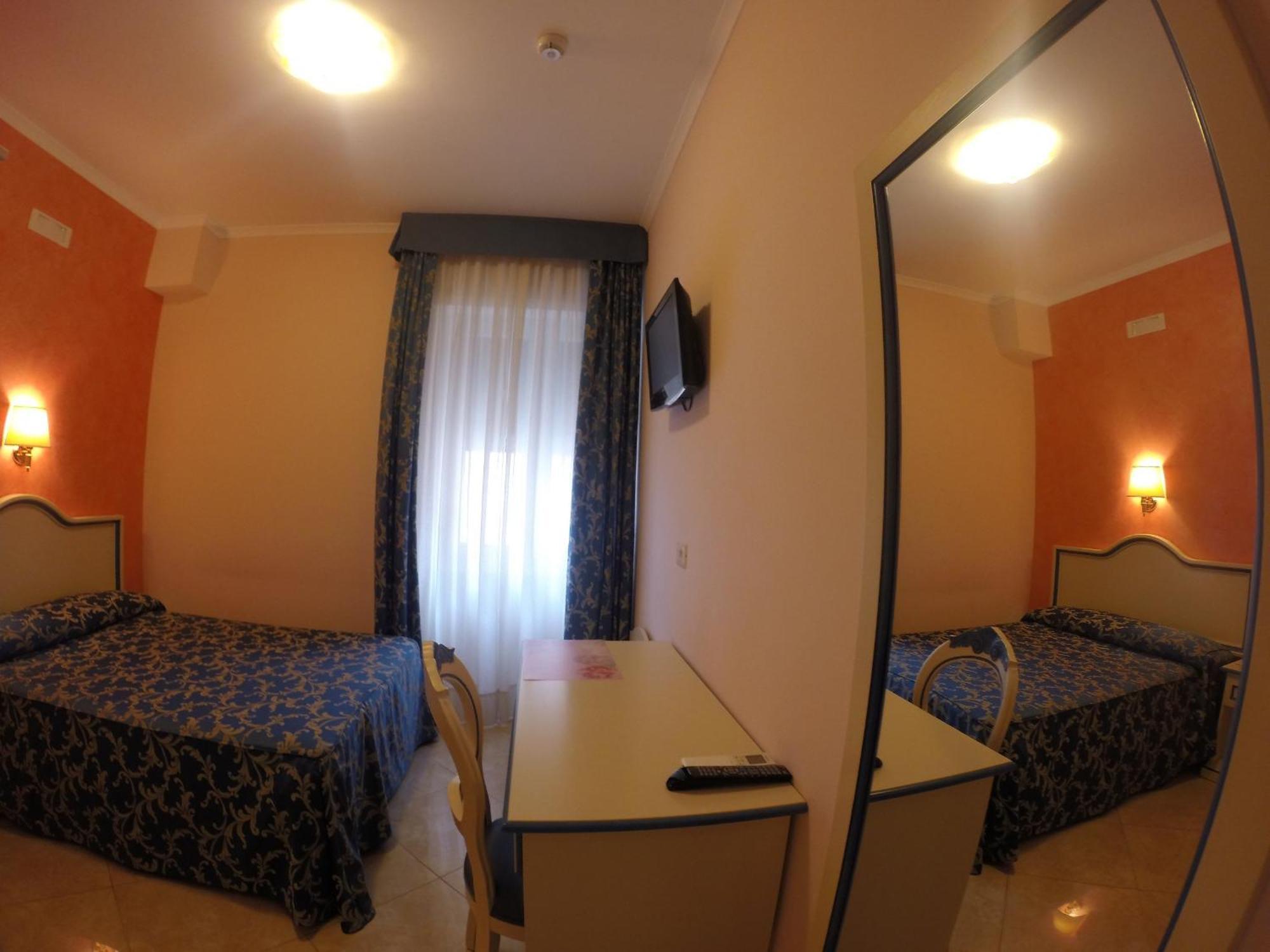 Hotel Aquila Aprilia Pokoj fotografie