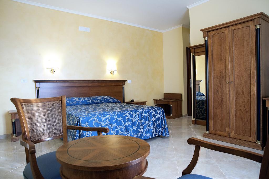 Hotel Aquila Aprilia Exteriér fotografie