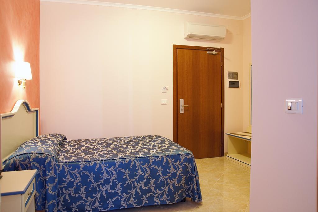Hotel Aquila Aprilia Exteriér fotografie