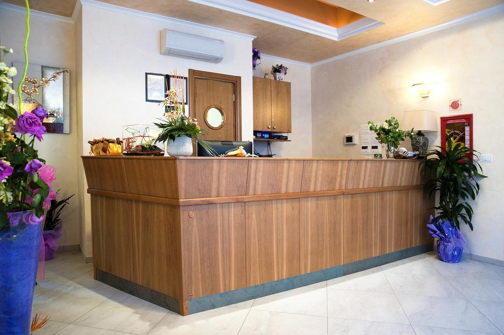 Hotel Aquila Aprilia Exteriér fotografie